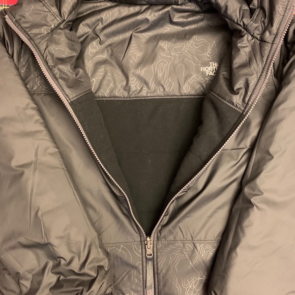 Reverseable North face jacket. - Picture 5 of 6
